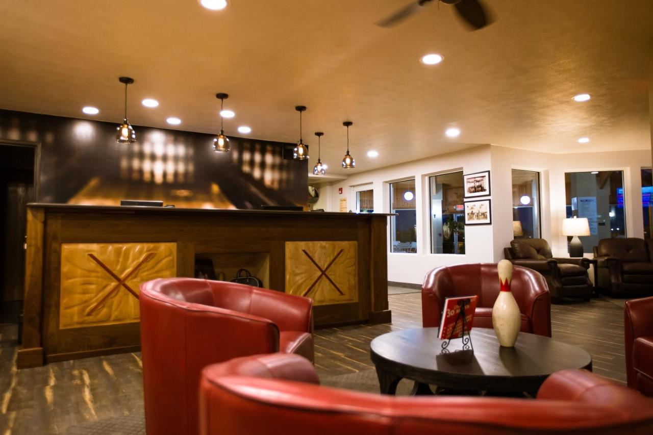 Ten Pin Inn & Suites モーゼスレイク エクステリア 写真