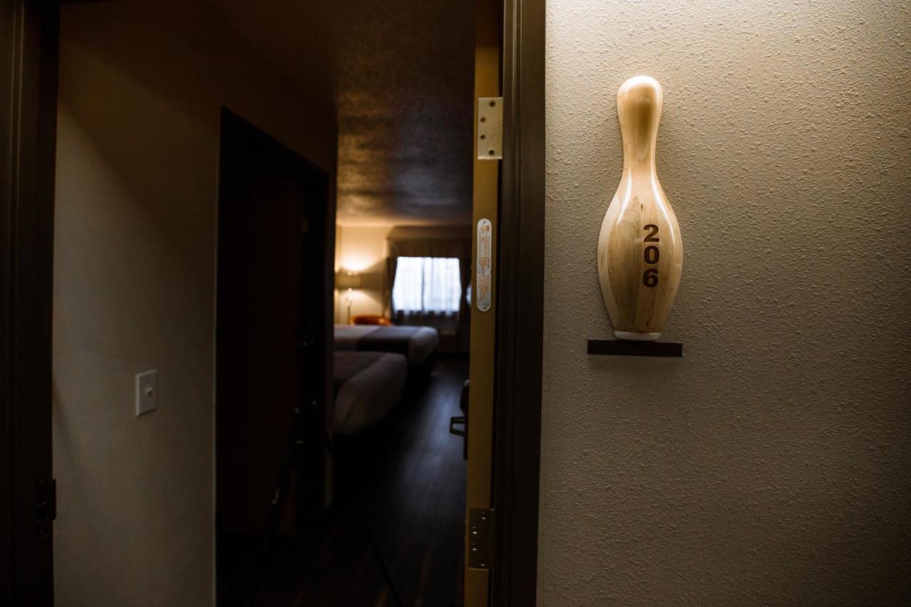 Ten Pin Inn & Suites モーゼスレイク エクステリア 写真